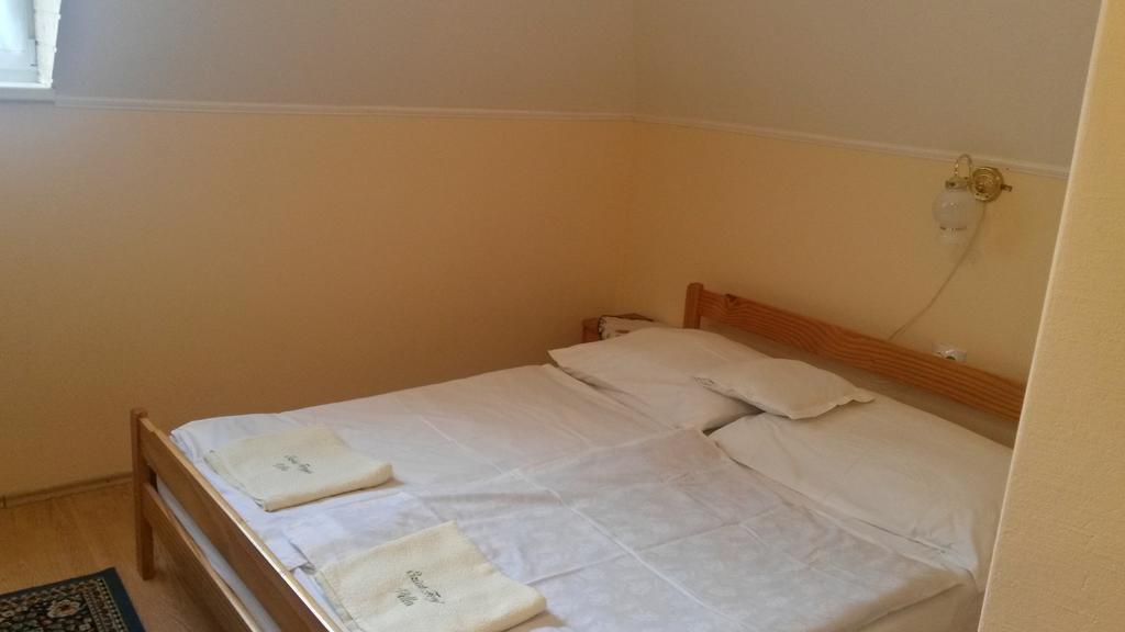 Ezust Fenyo Vendeghaz Guest House Siofok 외부 사진